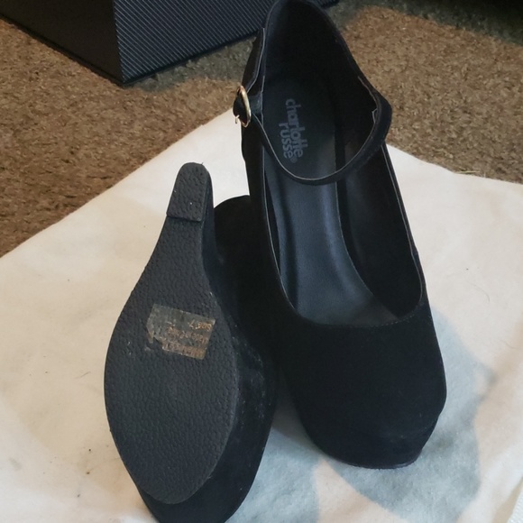 Heels - Picture 3 of 4